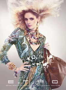 Heidi_di_Battista_Etro_Spring_Summer_2010_05.thumb.jpg.83db38383f08e1d329cbb4b84c40f8d1.jpg