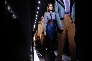 Hermes-RTW-FW17-Paris-3645-1488823148.thumb.jpg.7d715418456f49efb1c916f3fc8745f0.jpg