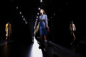 Hermes-RTW-FW17-Paris-3647-1488823149.thumb.jpg.6590eae9f52168811a13b9d746e0ce96.jpg