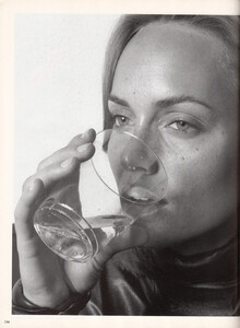 Intepretation_Meisel_Vogue_Italia_July_1997_27.thumb.jpg.3bb89f9d7cb867219c375a970058993a.jpg