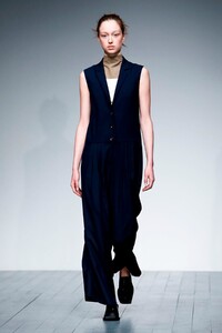 J-JS-Lee-RTW-SS19-London-0089-1536923627.thumb.jpg.fc9cbc14cc587a1b2a832fa7f4fd2f05.jpg