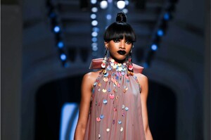 Jean-Paul-Gaultier-Couture-SS18-Paris-5217-1516807040.thumb.jpg.44d301d62f67b7b35bc1af4485e242c8.jpg