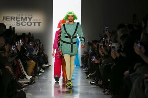 Jeremy-Scott-RTW-FW18-New-York-0985-1518126328.thumb.jpg.af86eb7374208d0dcd6b8432a550a434.jpg