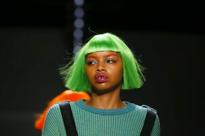 Jeremy-Scott-RTW-FW18-New-York-0987-1518126333.thumb.jpg.51690734e5e41b526c5f3c8b7f732c41.jpg