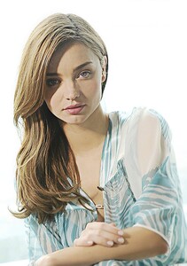 KCP-miranda-Kerr.thumb.jpg.3f11af939bf54e7a1ac2fdbb43e6e92b.jpg