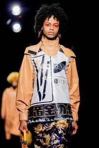 Kenzo-Men-Women-Fall-Winter-FW19-Paris-3862-1547991434.thumb.jpg.fdd6d70e56c1e008998814eec9e8e107.jpg