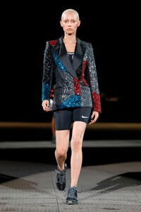 Koche_-RTW-FW19-Paris-3129-1551204638.thumb.jpg.fcad48f3c90bb29941b6115b20143557.jpg