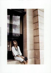 Lagerfeld_Chanel_Spring_Summer_2005_02.thumb.png.e94d729d5a5775e1cc3ccc5e22d99cb8.png