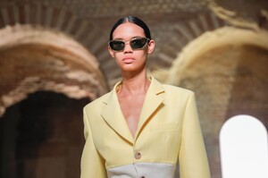 Lanvin-RTW-FW19-Paris-7134-1551261878.thumb.jpg.c3bd427c73c16bc1e1bf08f537754e47.jpg