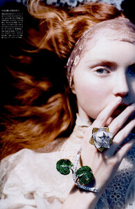 LilyCole_VogueJP_Jan08_sup_ph_SophieDelaporte_002.jpg