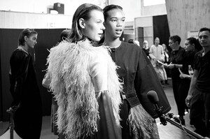 Loewe-RTW-SS19-Paris-0241-1538192252.thumb.jpg.28d75f74b1324856adde21c0ae1c6e15.jpg