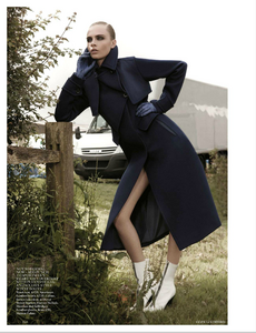 Luchford_UK_Vogue_November_2012_05.thumb.png.fa2e1792eeb46b6a86af4be0b171d496.png