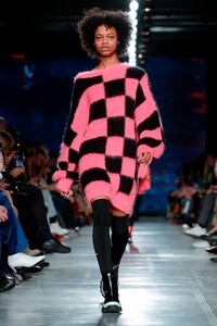 MSGM-RTW-FW19-Milan-3491-1550846226.thumb.jpg.1c12455b243deb8c32c2789b65ec619d.jpg