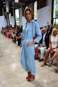 Malika-Menard---2019-Paris-Fashion-Week---Georges-Chakra-Haute-Couture-FW-19-20-03.jpg
