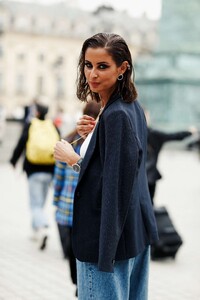 Malika-Menard---Arriving-at-Guy-Laroche-SS-2020-Show-01.jpg