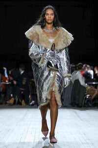 Marc-Jacobs-RTW-FW20-New-York-9316-1581531548.thumb.jpg.39e511953ba8d4cbb9b4598f2af134fb.jpg