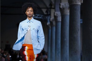 Marco-de-Vincenzo-RTW-SS18-Milan-3763-1506101592.thumb.jpg.167f35c4ed53af6b910fc5b333e7dea2.jpg