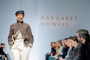 Margaret-Howell-Men-Women-Ready-To-Wear-FW19-London-3268-1550391844.thumb.jpg.58bc18dd46b2d2896938de8f4d145446.jpg