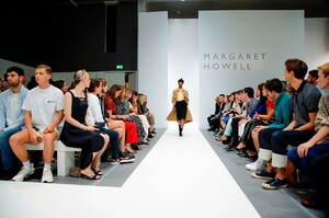 Margaret-Howell-RTW-SS20-London-9944-1568557964.thumb.jpg.0371c38e5c5be6553ac9f64e4bc3c6c6.jpg