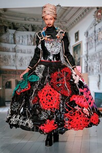 Matty-Bovan-RTW-FW19-London-7088-1550236432.thumb.jpg.8ce5fab30b392b4377e26a28d444fb3e.jpg