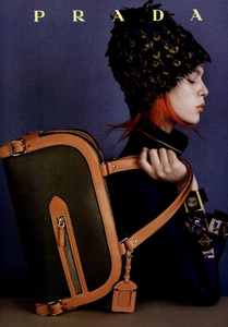 Meisel_Prada_Spring_Summer_2005_02.thumb.png.5556e79fcfe22db692380c66182629ca.png