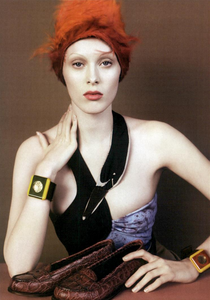 Meisel_Prada_Spring_Summer_2005_03.thumb.png.b5258214a21293986bac02d117b30a06.png