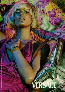 Meisel_Versace_Spring_Summer_2004.thumb.png.171df3d28d643f1e32ffb02b1813a8d3.png