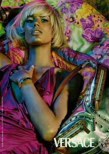 Meisel_Versace_Spring_Summer_2004.thumb.png.c9c540fba293564ff7bfc25eb6e0e432.png