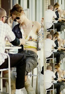 Meisel_Vogue_Italia_January_2005_18.thumb.jpg.ba0c6eeeed4c51e7cc169c24c048569c.jpg