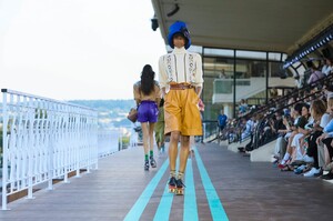 Miu-Miu-Cruise-2020-Paris-0621-1561839610.thumb.jpg.4934d498fb161ebd0abbbc4ececefca7.jpg