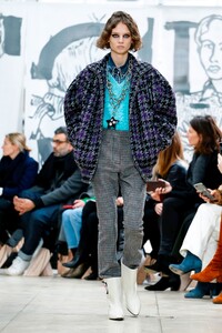 Miu-Miu-RTW-FW18-Paris-1917-1520344670.thumb.jpg.79cbc52c51a4e1eae3762c27e21c35a8.jpg