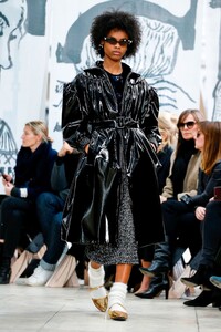 Miu-Miu-RTW-FW18-Paris-1989-1520344765.thumb.jpg.8fb5c68232413aed47e03b14e22bc97a.jpg