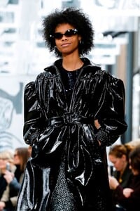 Miu-Miu-RTW-FW18-Paris-2186-1520345139.thumb.jpg.b8d7f027df73211cbde247efa55ef687.jpg