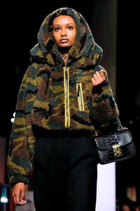 Miu-Miu-RTW-FW19-Paris-5379-1551797929.thumb.jpg.c0cfbc8e37354e7e2ddd569a923e9d9e.jpg
