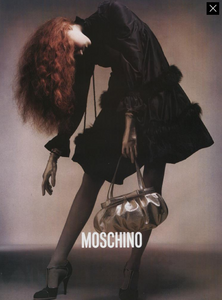 Moschino_Fall_Winter_04_05_02.thumb.png.87a82652a17d70c7901932ce582080e3.png