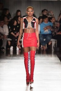 Moschino_Spring_Summer_2018_Mens_and_Resort_Collections-031-1496953075.thumb.jpg.084ee320eb85ef47bf471861c8ab4c4d.jpg