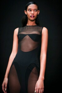 Mugler-RTW-FW20-Paris-8412-1582716706.thumb.jpg.87dfae560c00b551cefbdf04bdcf3b71.jpg