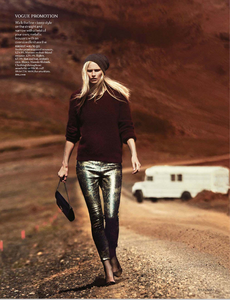 Noni_UK_Vogue_November_2012_Supplement_03.thumb.png.1f52a08f82bb9cf3f8adc474592d33de.png