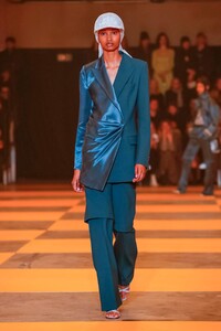 Off-White-RTW-FW19-Paris-2195-1551378915.thumb.jpg.6c1ae35690d0750fcac1aad61e86edef.jpg