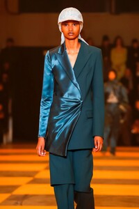 Off-White-RTW-FW19-Paris-2196-1551378916.thumb.jpg.ee7295409e15e902acffccb414ac271f.jpg