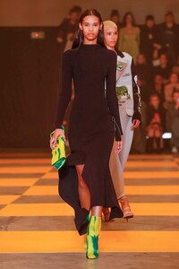 Off-White-RTW-FW19-Paris-2298-1551379085.thumb.jpg.a7ec16e19c47afbda79a34a351eb9ca8.jpg