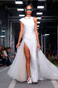 Off-White-RTW-SS19-Paris-8326-1538074026.thumb.jpg.7547d89b5b6863475a35b4fb35205568.jpg