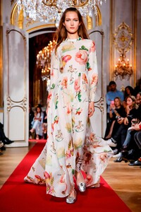 Paul-Joe-RTW-FW18-Paris-1200-1520368177.thumb.jpg.8ddde6bce1b2798d1b88818387d01a25.jpg