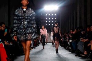 Philosophy-Di-Lorenzo-Serafini-RTW-FW18-Milan-5061-1519501112.thumb.jpg.44a82d19dc567c48288944aee7cf3099.jpg