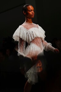 Philosophy-di-Lorenzo-Serafini-RTW-SS19-Milan-37452-1537627263.thumb.jpg.f00899e47016fd3b051879fd12672005.jpg