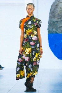 Preen-by-Thornton-Bregazzi-RTW-FW18-London-0124-1518952644.thumb.jpg.0949a0c7c2d782e4ab54ad90b374ba74.jpg