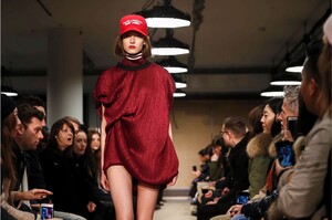 Public-School-RTW-FW17-New-York-1685-1486899288.thumb.jpg.192bf3118287445278e9904b416cbbd6.jpg