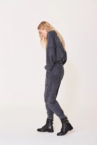 ROWIE_Postcards-A_W_Clara-Trackpant_Stonewash_021.jpg