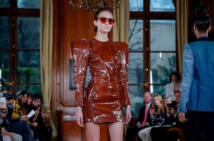 RVDK-Ronald-Van-Der-Kemp-Couture-SS19-Paris-9625-1548252179.thumb.jpg.21d6131d192b5a3a665cf5c5ca8db29a.jpg