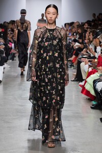 Rahul-Mishra-RTW-SS20-Paris-8001-1569668569.thumb.jpg.953d4660614515f79bdd9ad544718964.jpg